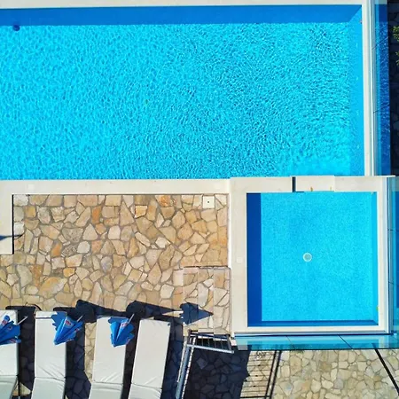 Solaris Villa *